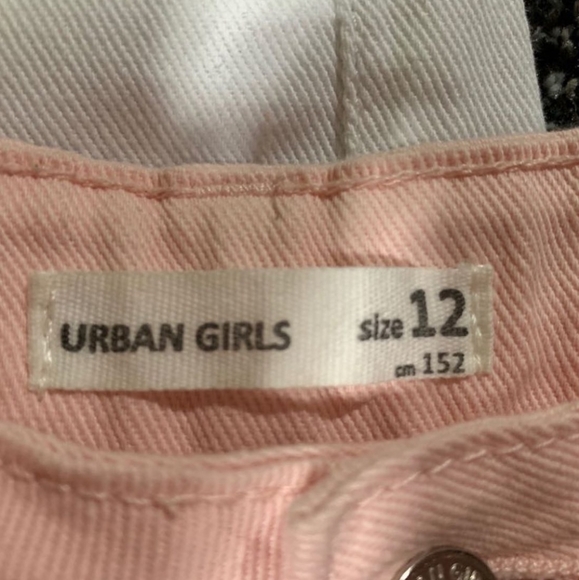 White and pink shorts - Picture 3 of 3